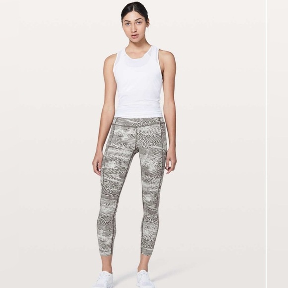 Lululemon- Fast & Free 7/8 Tight II *Nulux 25” - Size 6 - Picture 7 of 9